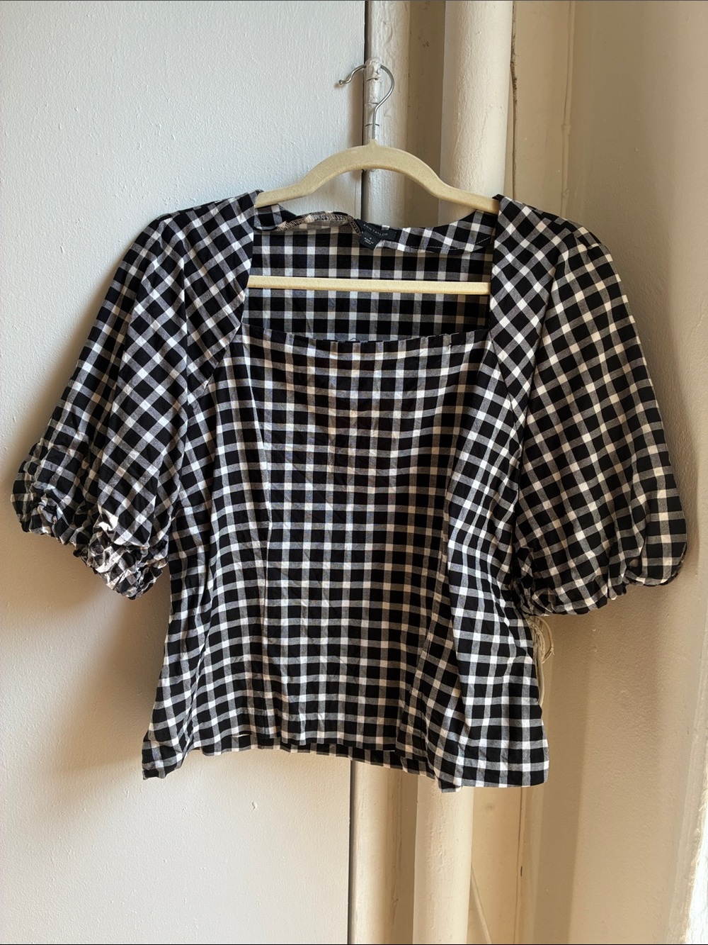 Ann Taylor Black & White Gingham Puff-Sleeve Top